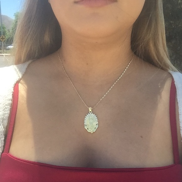 Virgin Mary pendent necklace - Picture 3 of 3